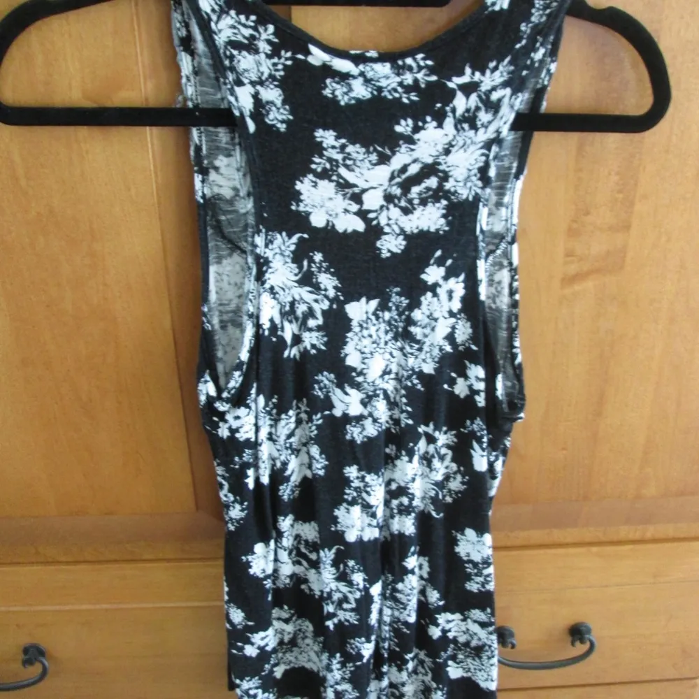 HIP Floral Tank - Size Medium - Image 2