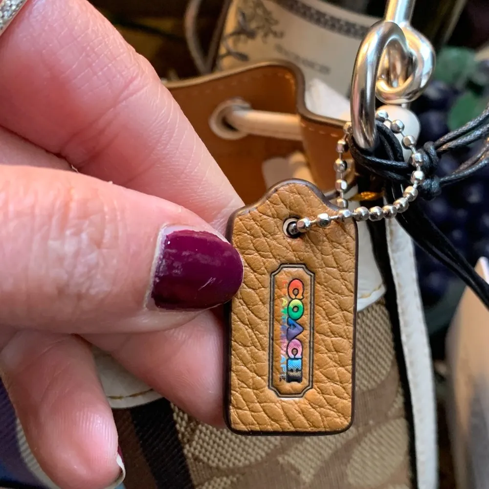 Authentic COACH Signatu jacquard/refined leather rainbow logo drawstrings Crosby - Image 5