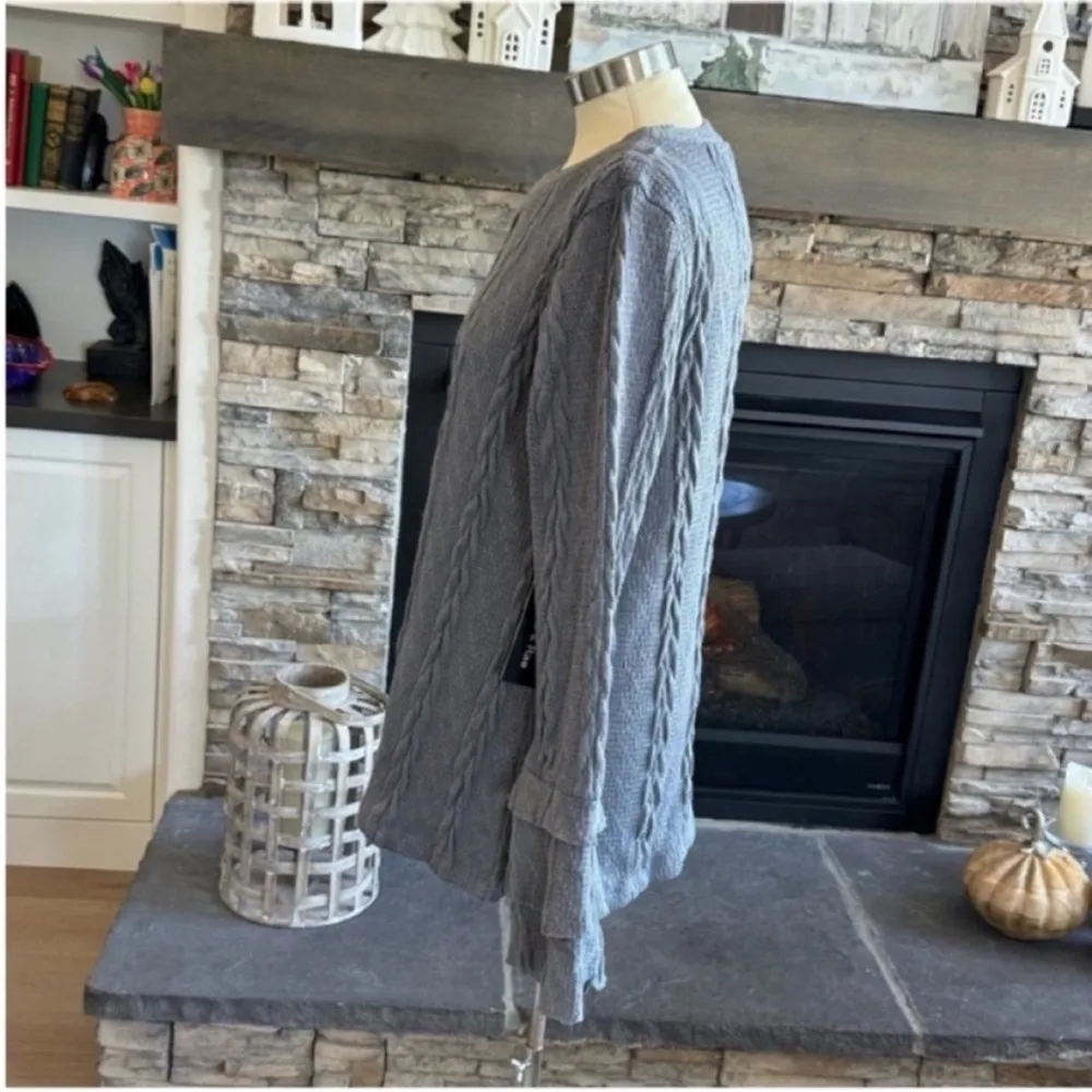 Doe & Rae Gray Cable Knit Crew Neck Sweater - Image 11