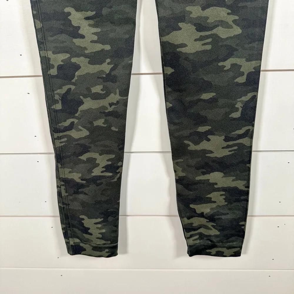 Spanx Seamless Dark Green Camo Leggings, EUC, Size Medium, MSRP $68 - Image 7