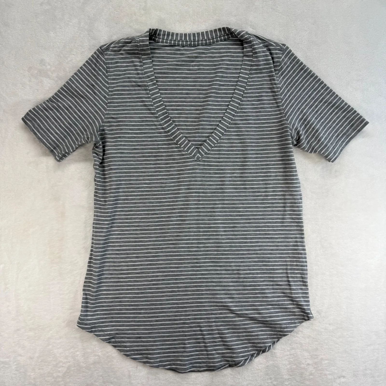 Lululemon Love‎ Tee Striped V-Neck T-Shirt Short Sleeve Casual Top Gray Sz 6 - Image 2