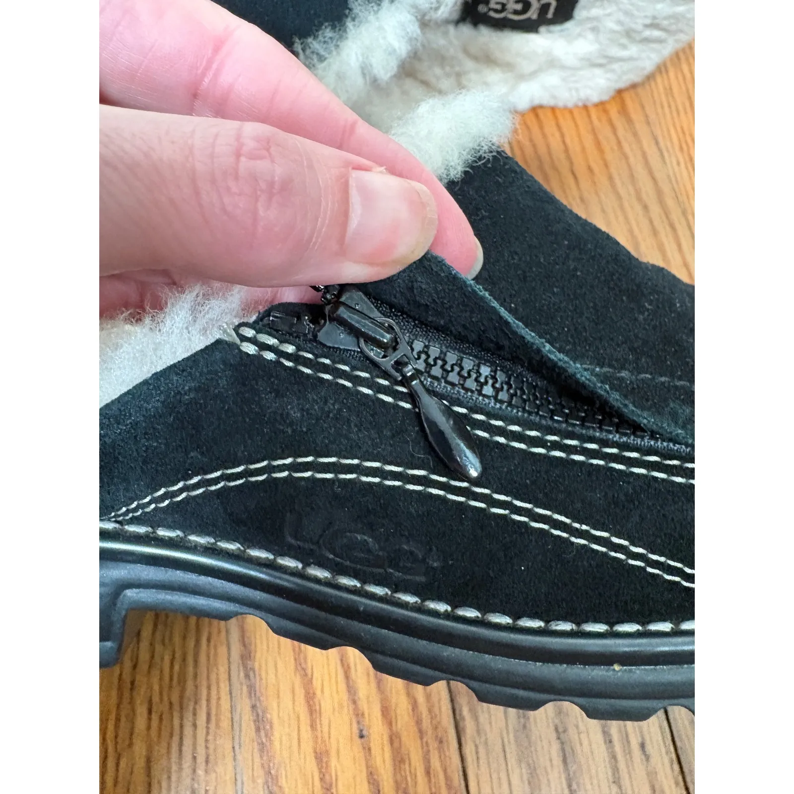 UGG Australia 5457 Black Suede Sheepskin Lined Clog Mule Shoes Women Size 7 - Image 4