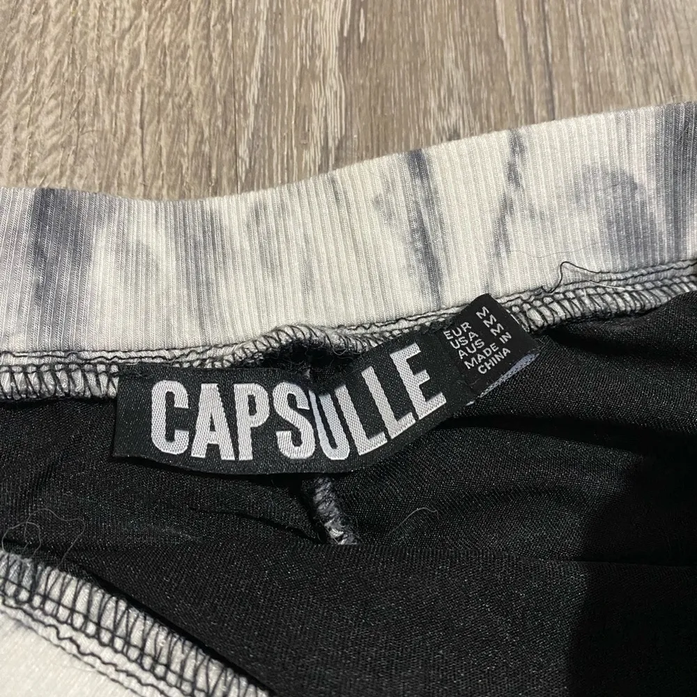 Capsulle Black & White Tie Dye Strapless Summer Top Size M - Image 3