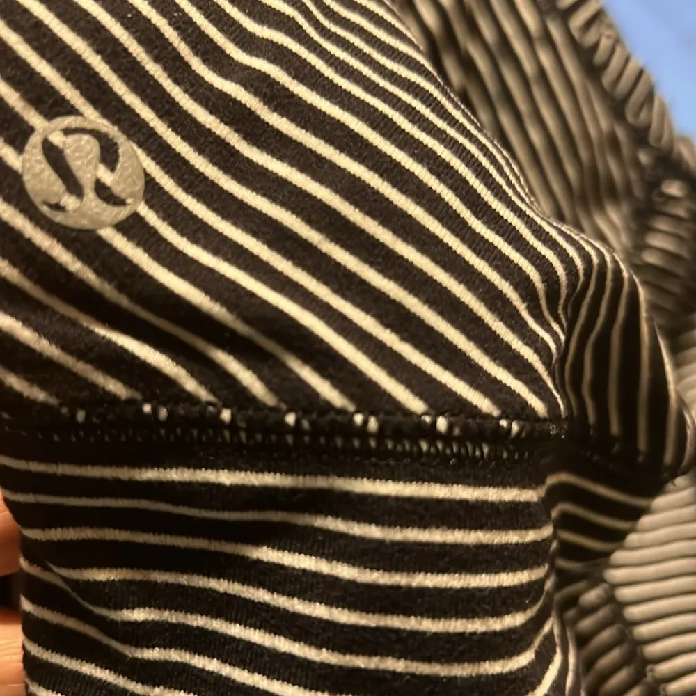 Lululemon Race Your Pace Long Sleeve Black White Hyper Stripe Size 6 - Image 4