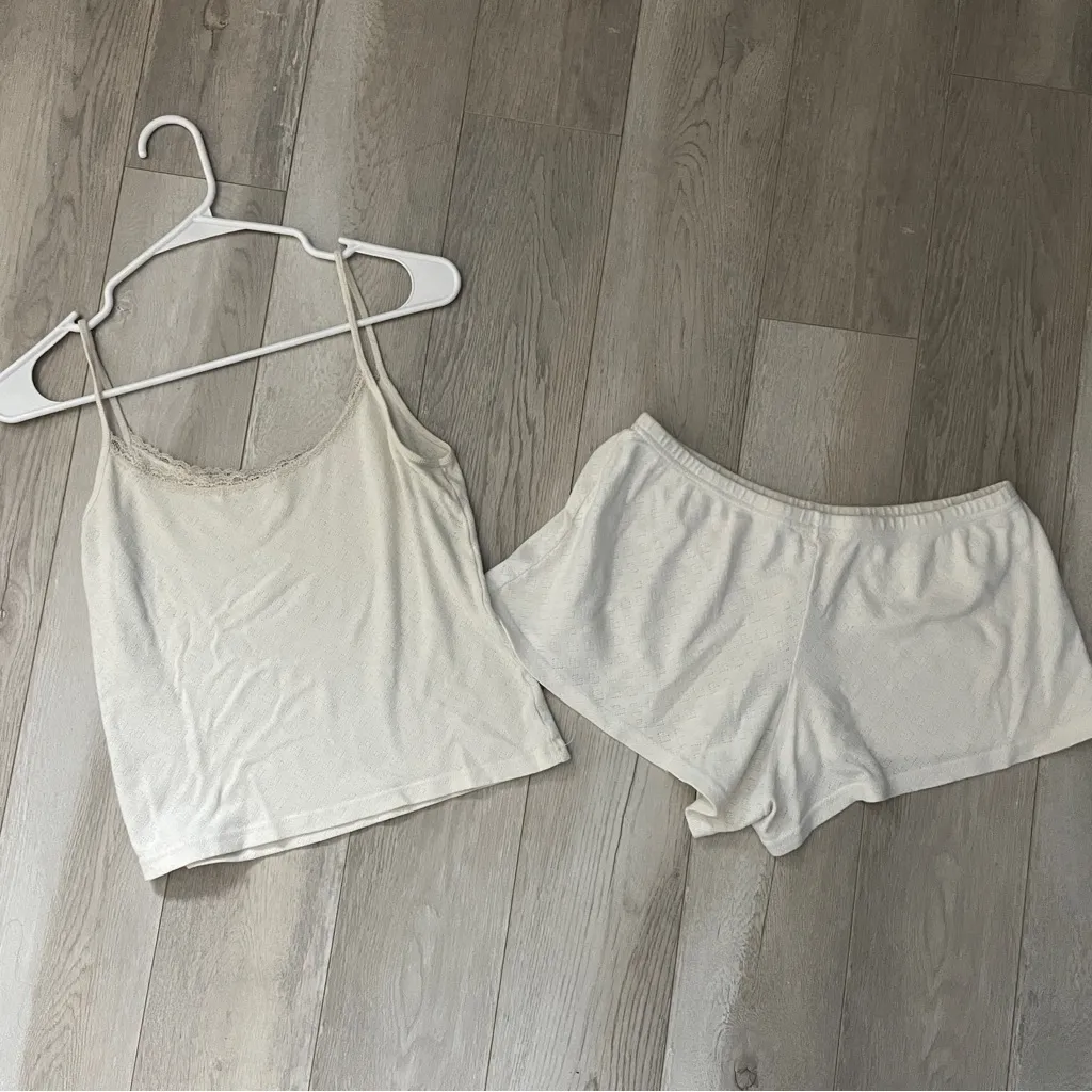 Brandy Melville Set heart lace tank top shorts womens Cream (one size) lounge - Image 2