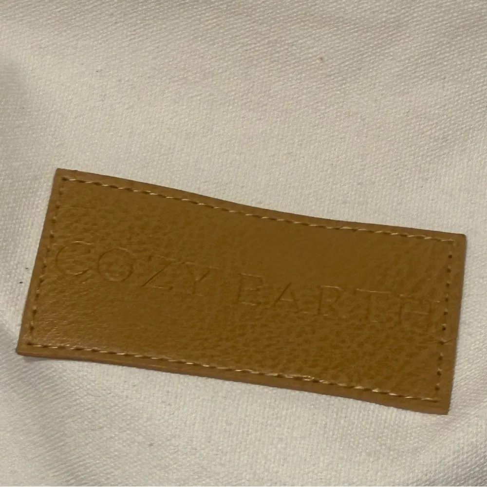 Cozy Earth Large White Ivory Canvas Brown Handles Duffle Bag Full Zipper NEW - Image 2