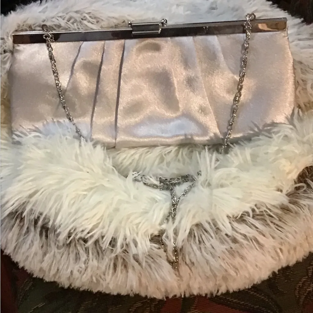 RARE JACQUELINE FERRAR VINTAGE PLEATED SATIN CLUTCH IN SILVER EVENING FORMAL BAG - Image 3