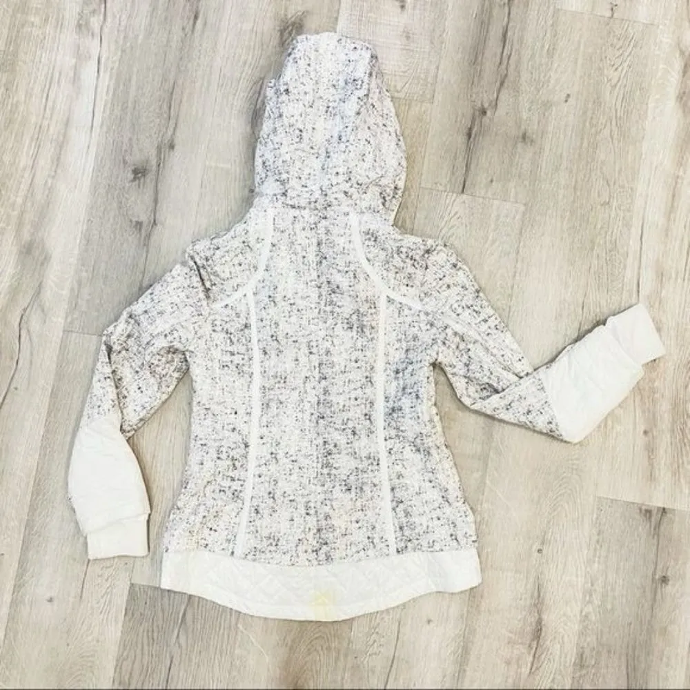 White guess women’s jogging track jacket with a few flaws medium activewear - Image 2