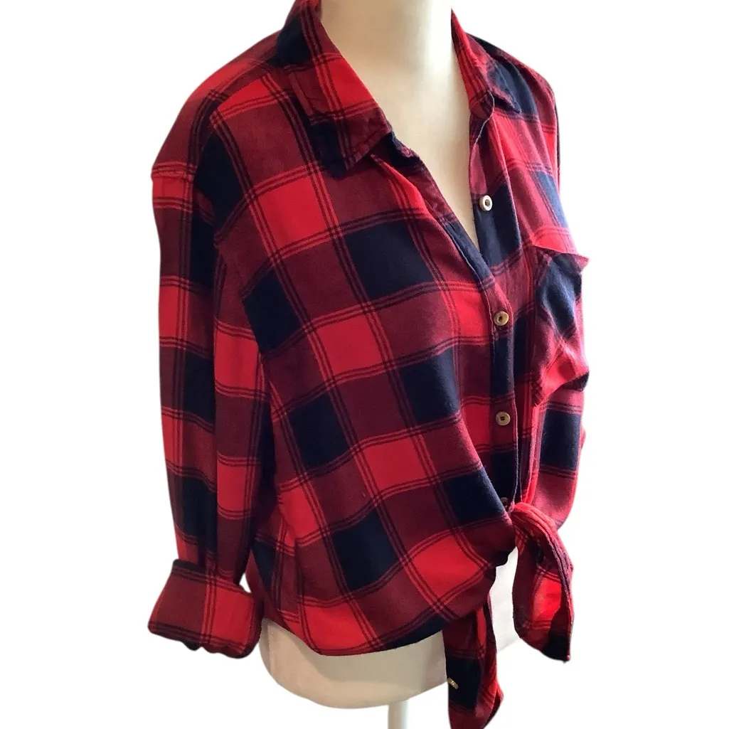 Forever 21 Red and Black Plaid Button-Down Shirt - Image 10