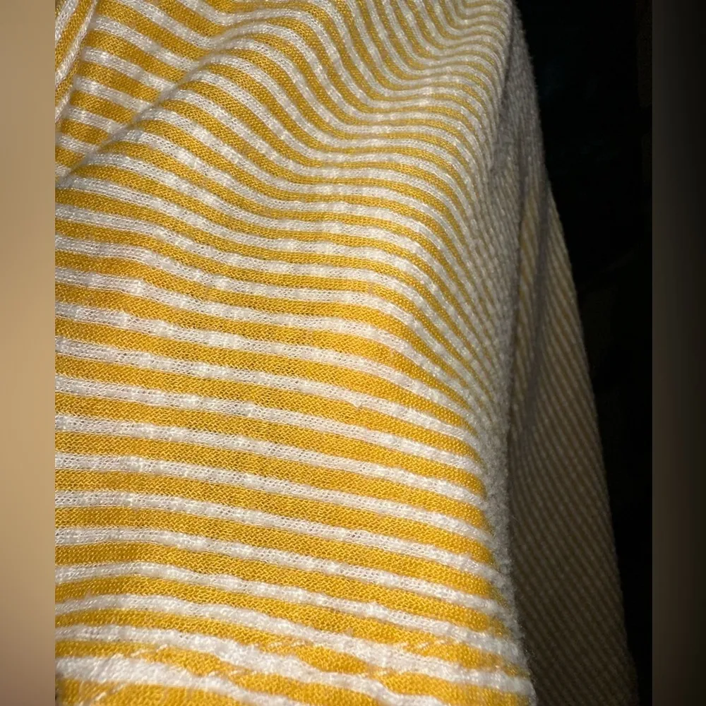 EUC W5 White & Mustard Vertical Stripe Poly Blend Blouse Top  Size Large - Image 5