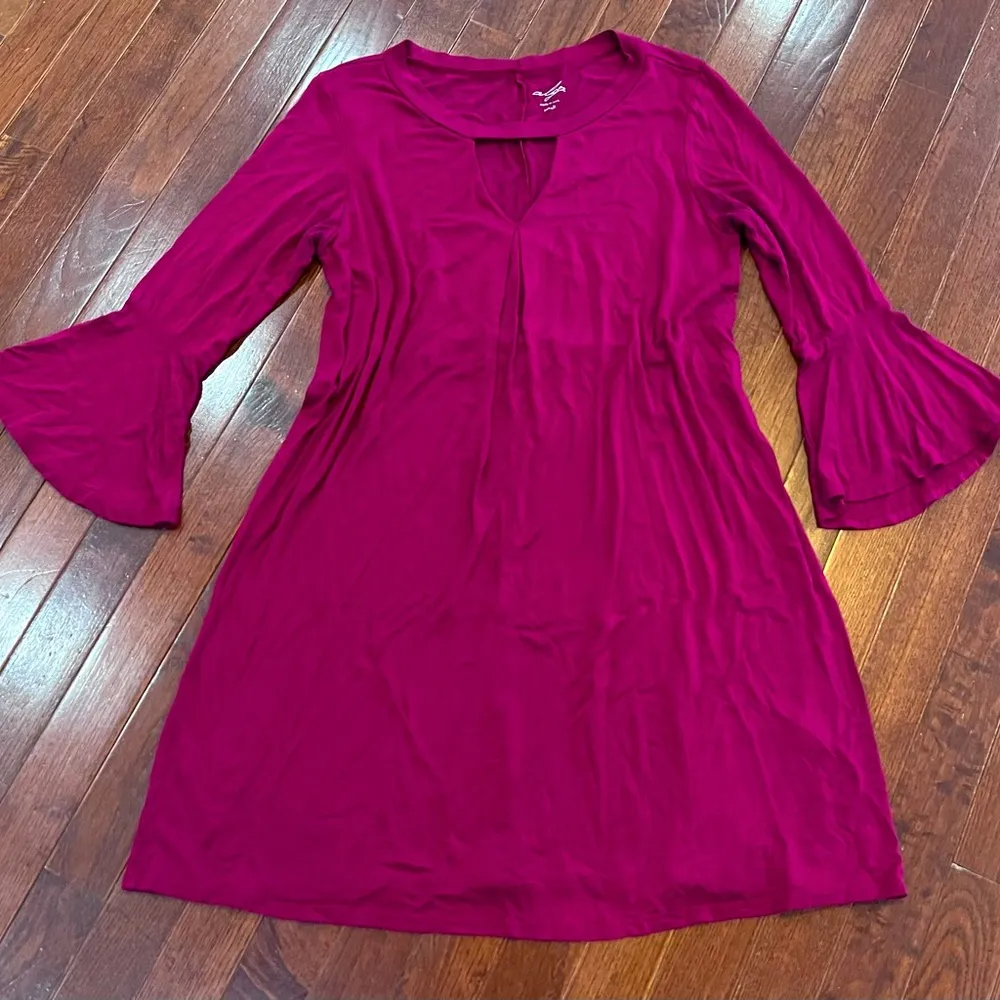 Francesca’s Alya Wine dress with bell sleeves size small - Image 4