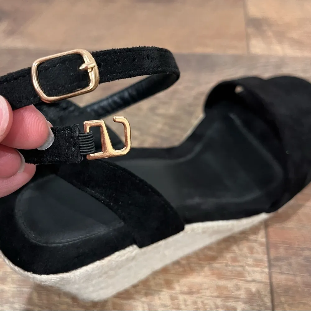 Black Wedges Size 8 🖤 Easy Buckle - Image 7