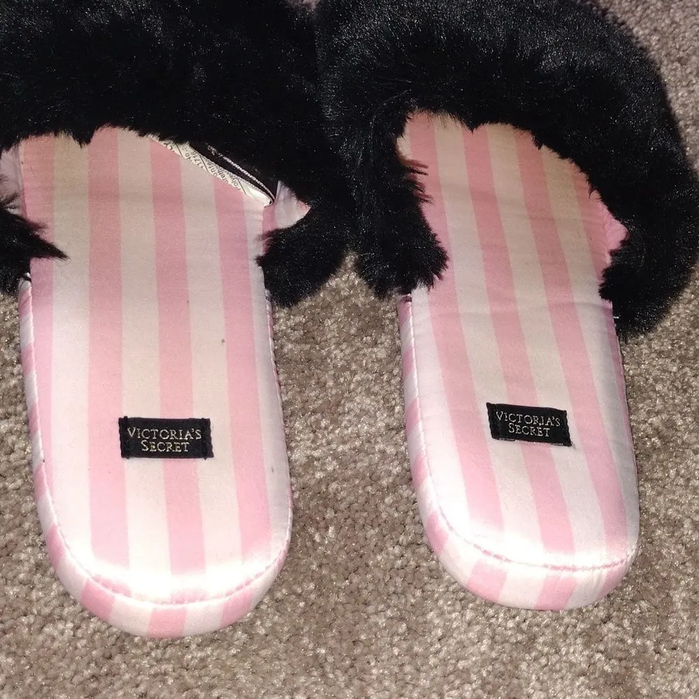 Victoria's Secret Slippers SIZE M - Image 2
