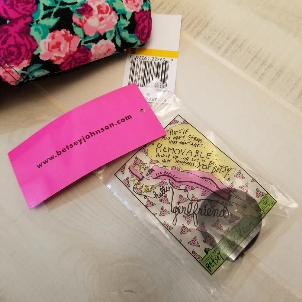 {S} NWT Betsey Johnson Floral Rose Black Convertible Swim Tankini Top Only - Image 7