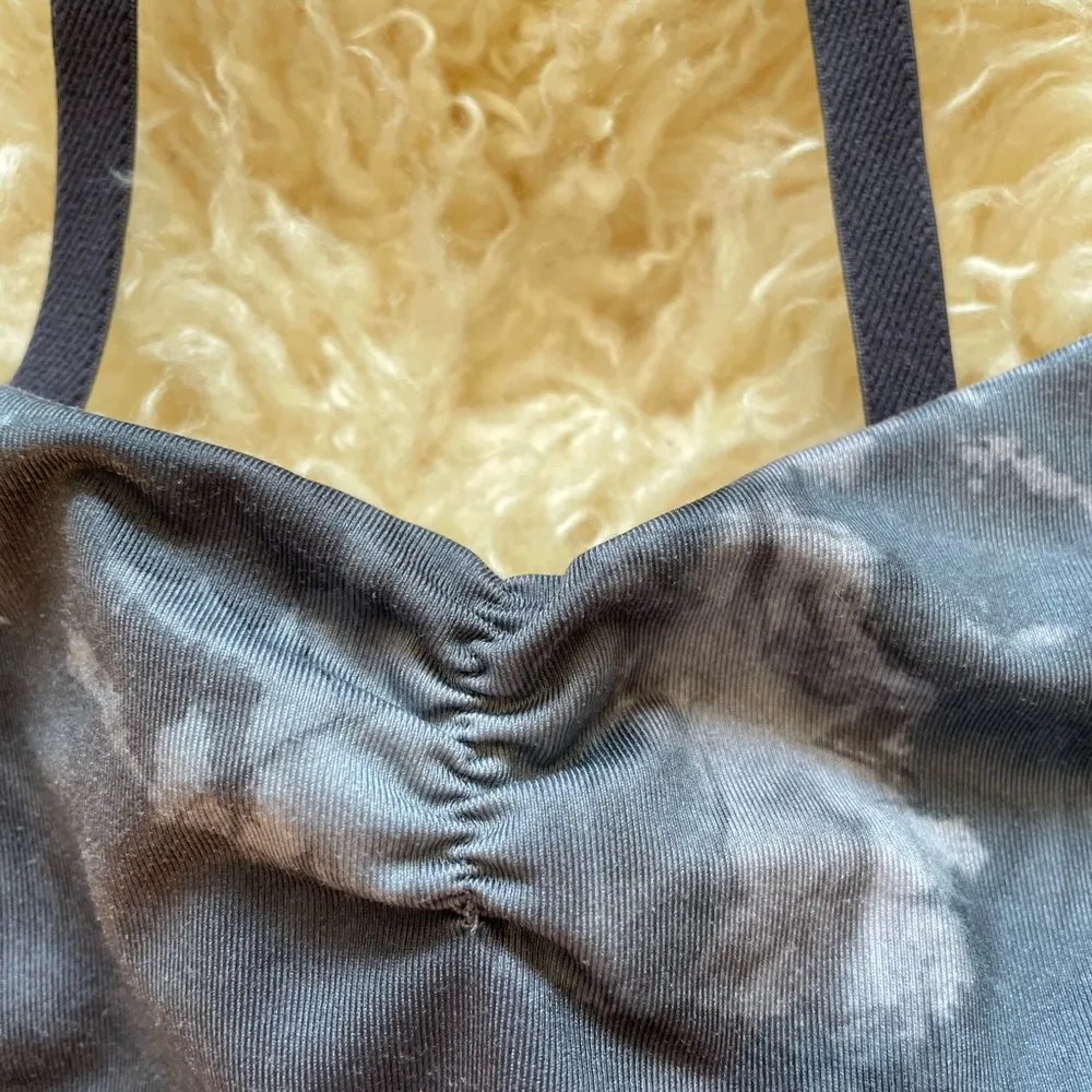 Lululemon Hot N’ Sweaty sports bra white coal tinted canvas super tie dye gray - Image 4