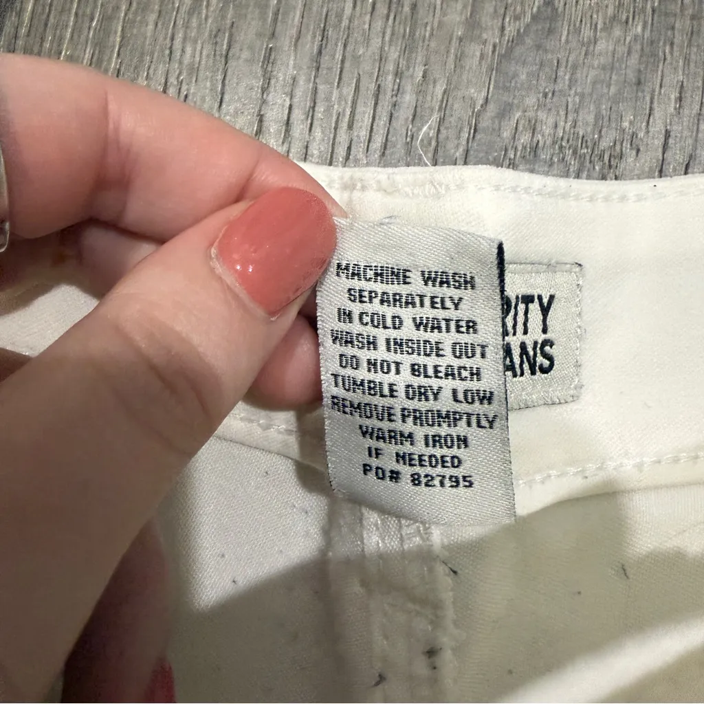 Celebrity Pink White Mid-Rise Shorts - Image 8