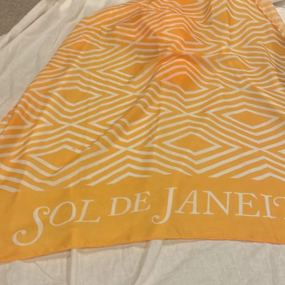 Sol de janeiro bag and oversized wrap Gold - Image 7