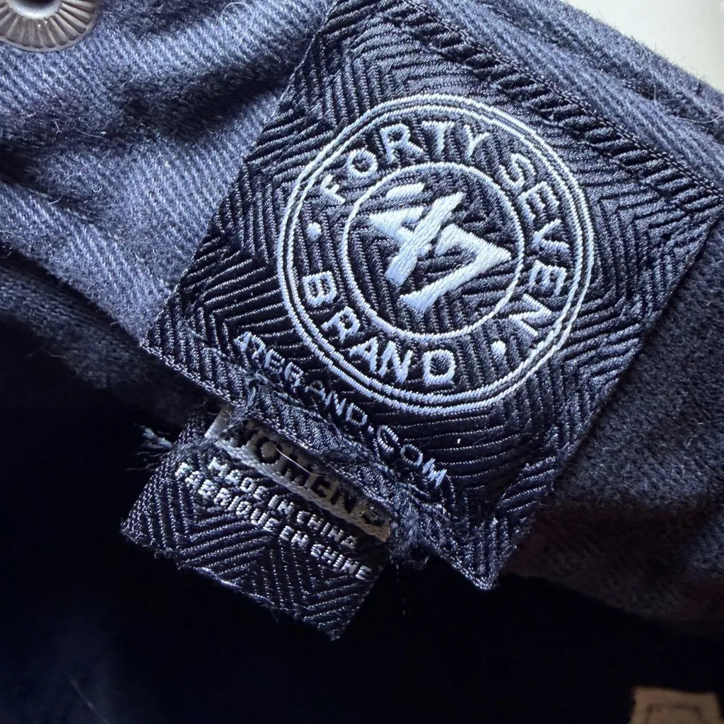 47 Brand Navy Cap with Silver Logo Pittsburgh Pirates - Image 8