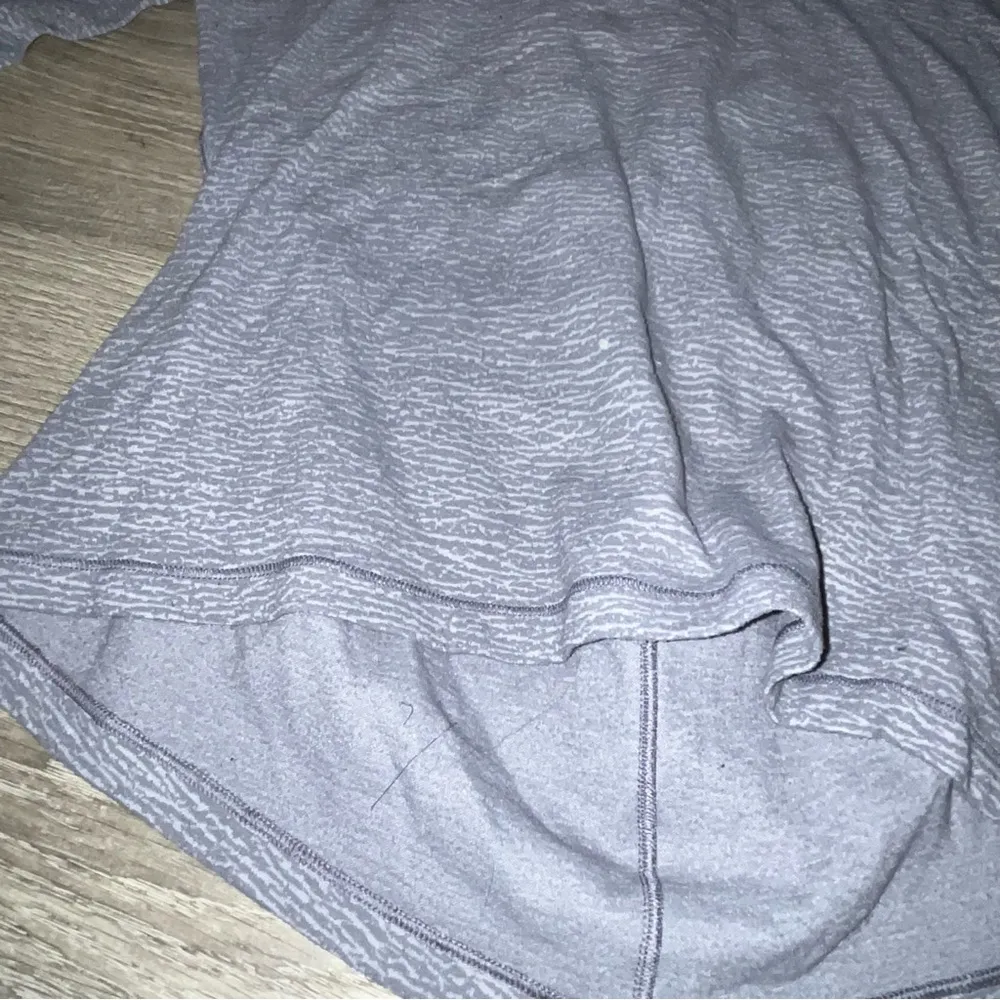 Lululemon  long sleeve size 4 - Image 3