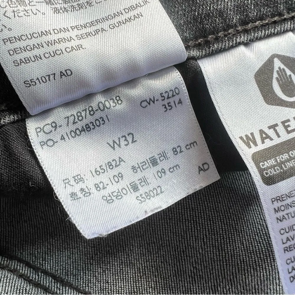 Levi’s Original High Rise Faded Black Cut Off Jean Shorts Size 32 Raw Hem Denim - Image 9