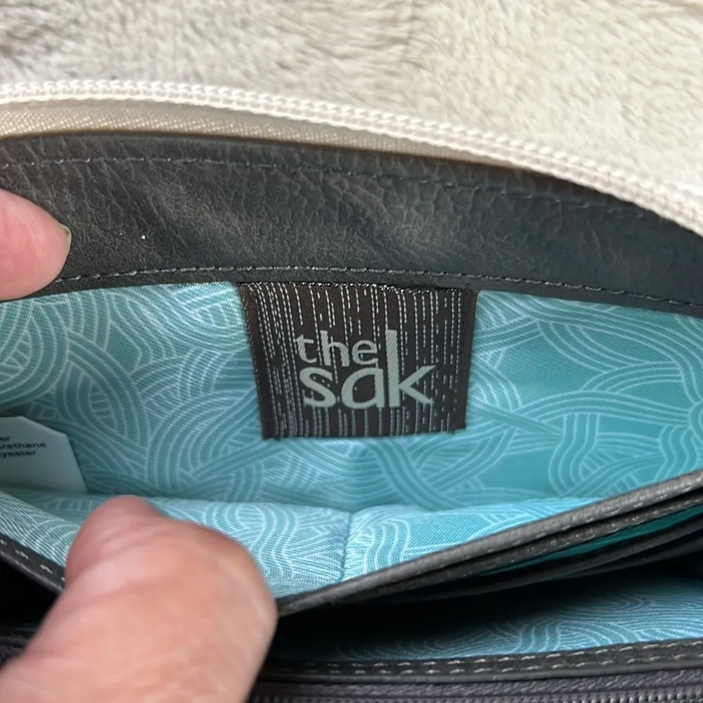 The Sak Iris cell phone wristlet - Image 5