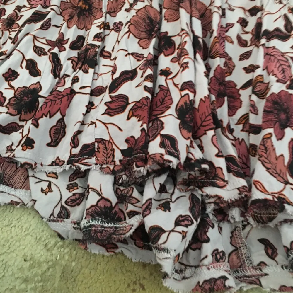 Light purple floral float dress never worn - Image 2