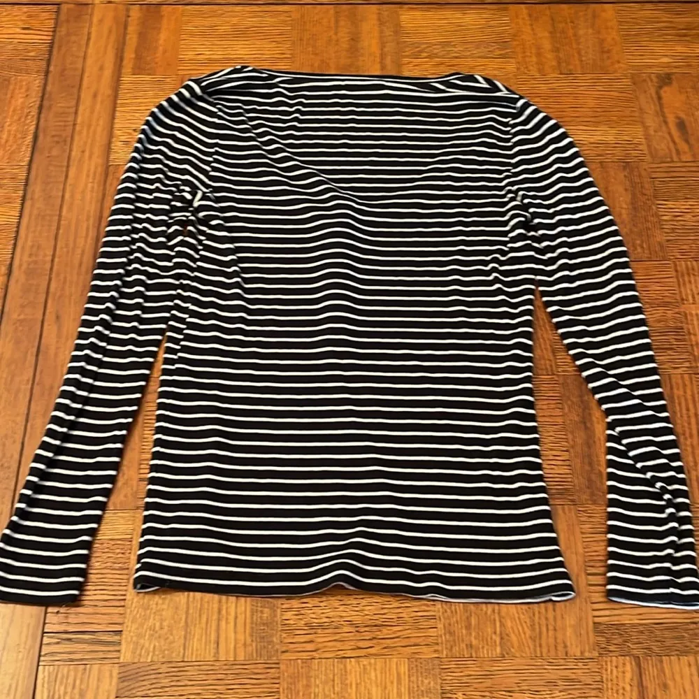 Marine Layer Black and White ribbed Blouse medium - Image 4