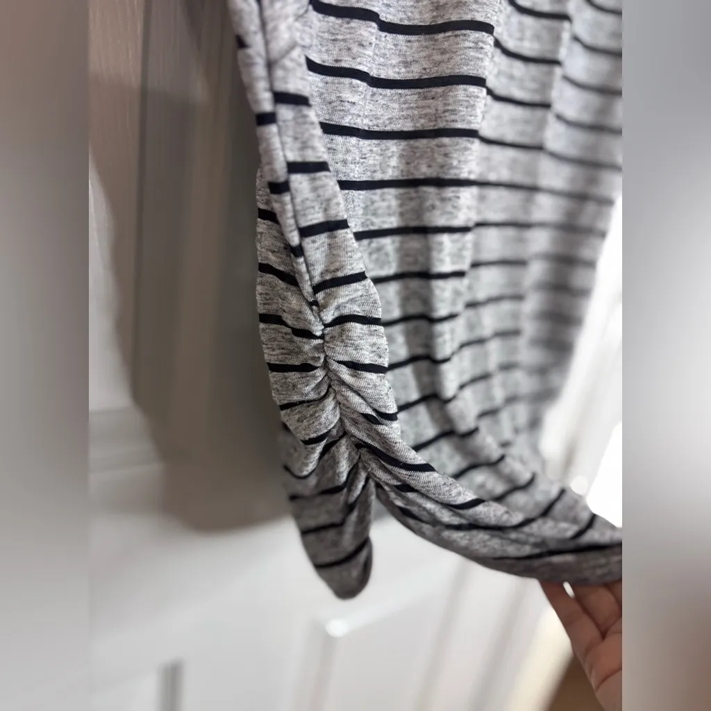 One Clothing LightWeight Black & Grey Strip Pull Over Shirt Small Y2K VTG 80s - Image 3