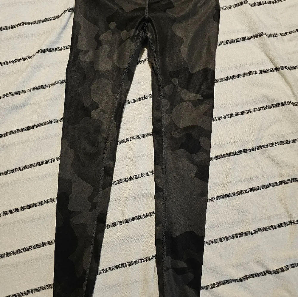 Alo Black Camouflage Leggings - Image 5