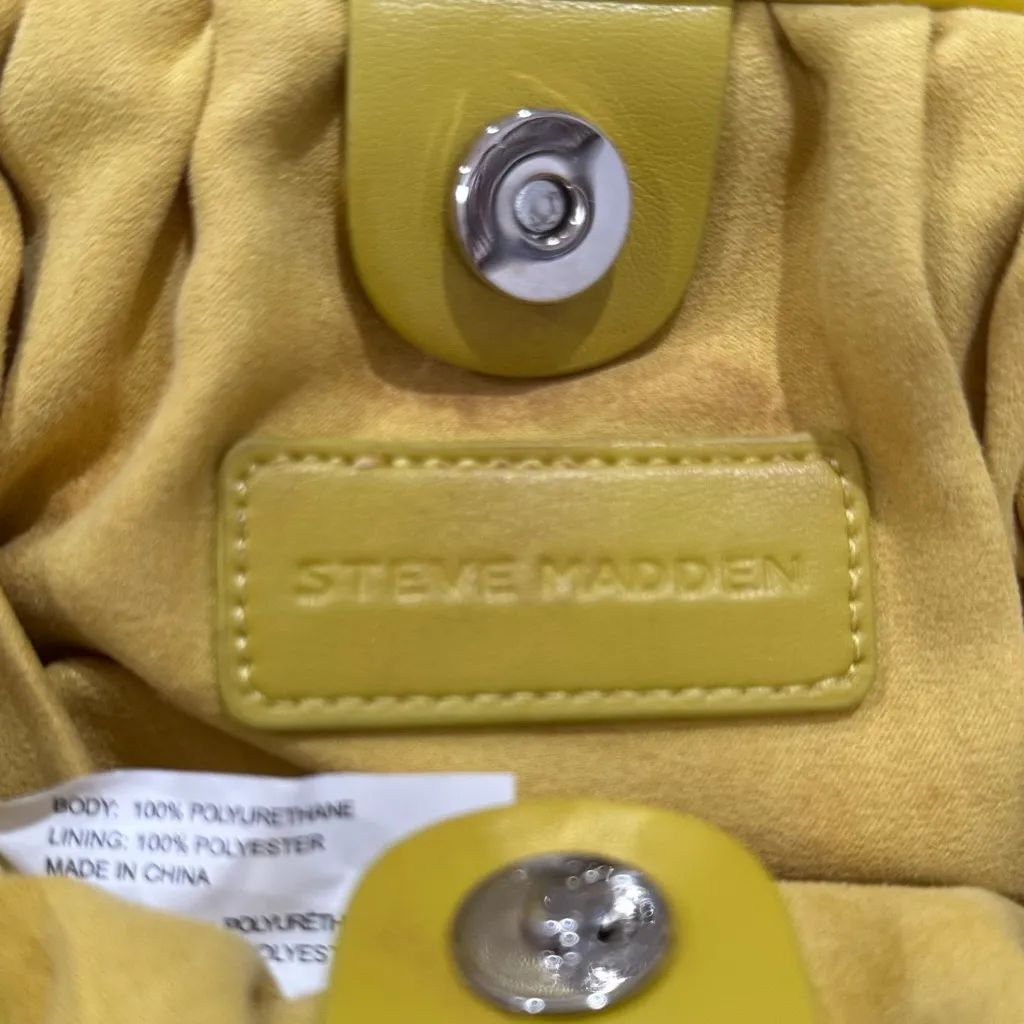 Steve Madden ‘Nikki’ Faux Leather Crossbody Clutch in Citron - Image 6