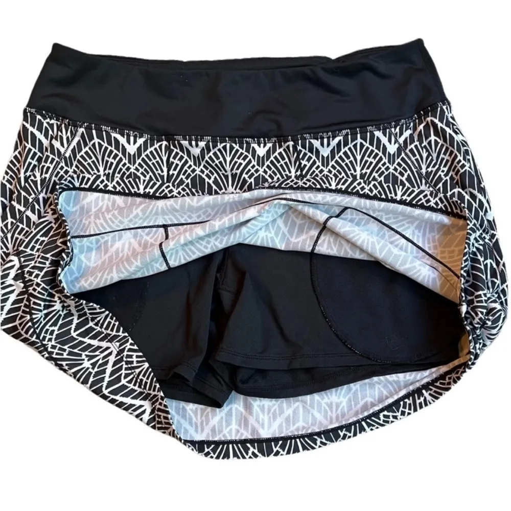 TITLE NINE Black & White Printed Skorts Size XS - Image 7