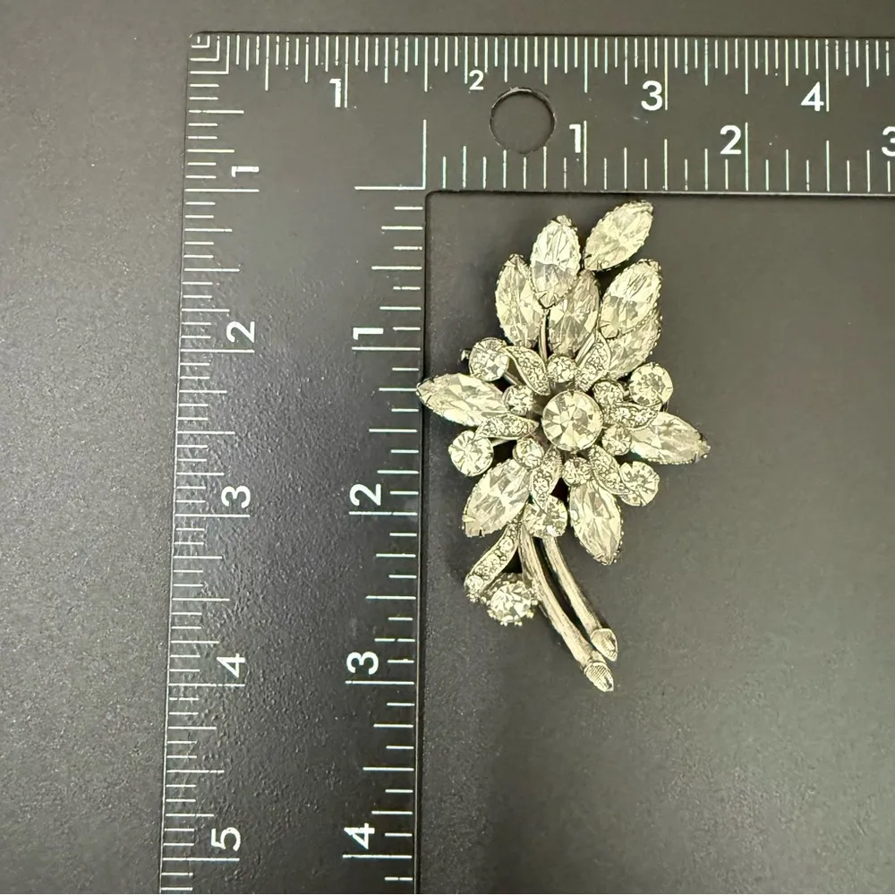 Vintage Unsigned 3D Flower Bouquet Clear Rhinestones Marquis Prong Brooch 27g. Silver - Image 10