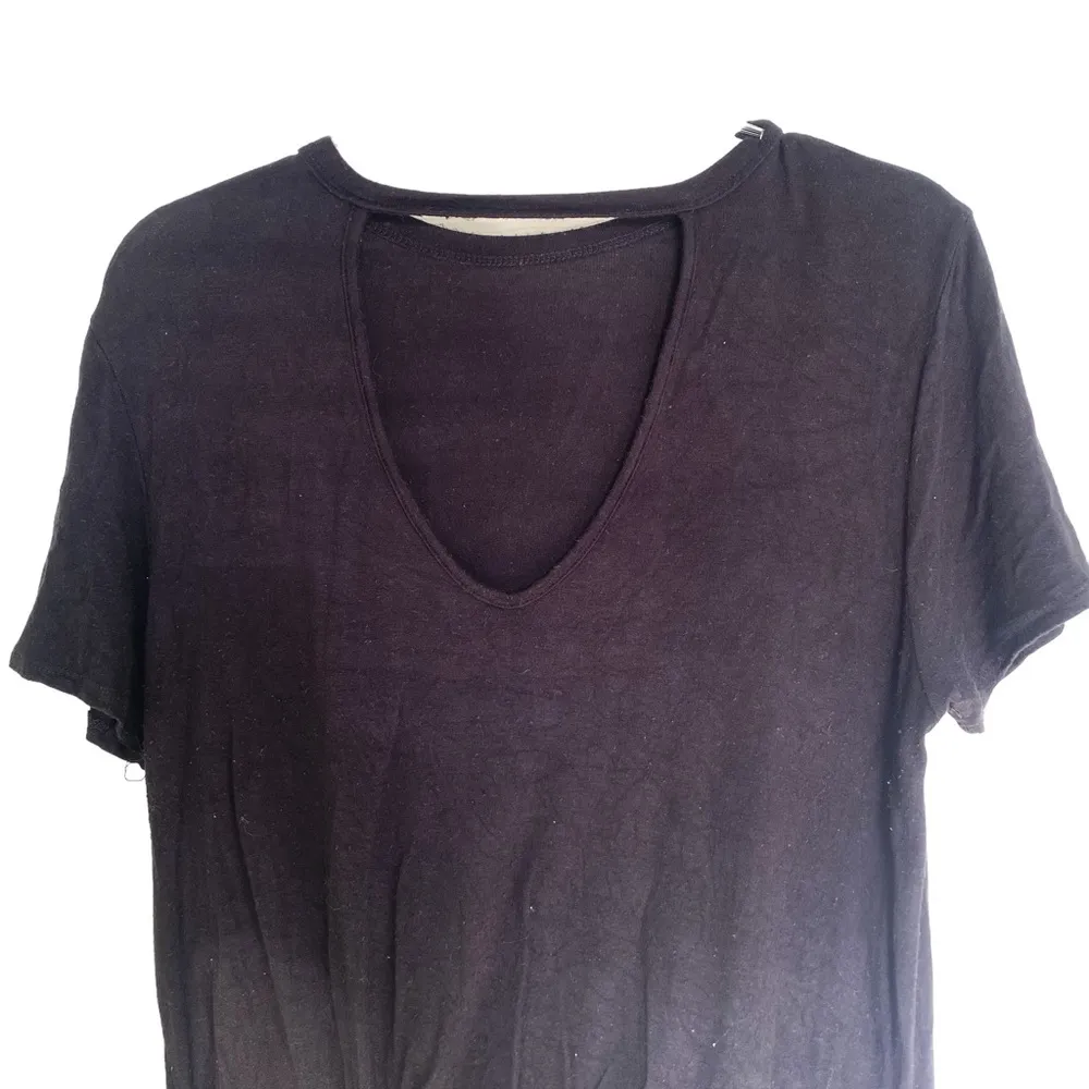 SavLaBrant Boutique Black Short Sleeve Key Hole Shirt Size Medium - Image 3