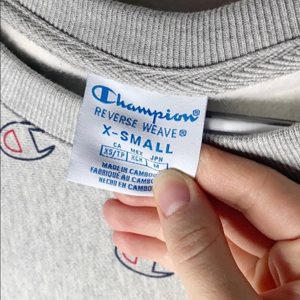 Champion Reverse weave scattered logo sweatshirt size XS - Image 9