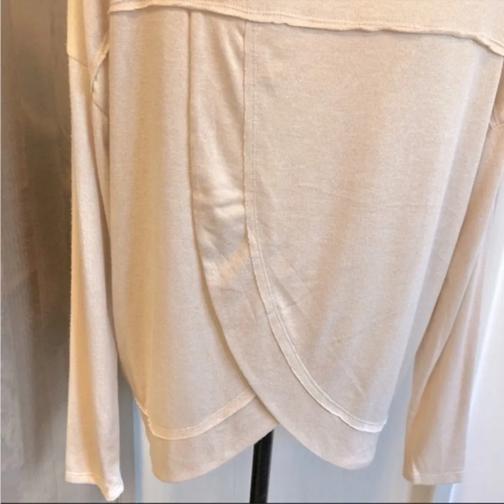 🍂Mudd Split Beige Open Tulip Back, Long Sleeve Top🍂~sm (also have it in black) - Image 5