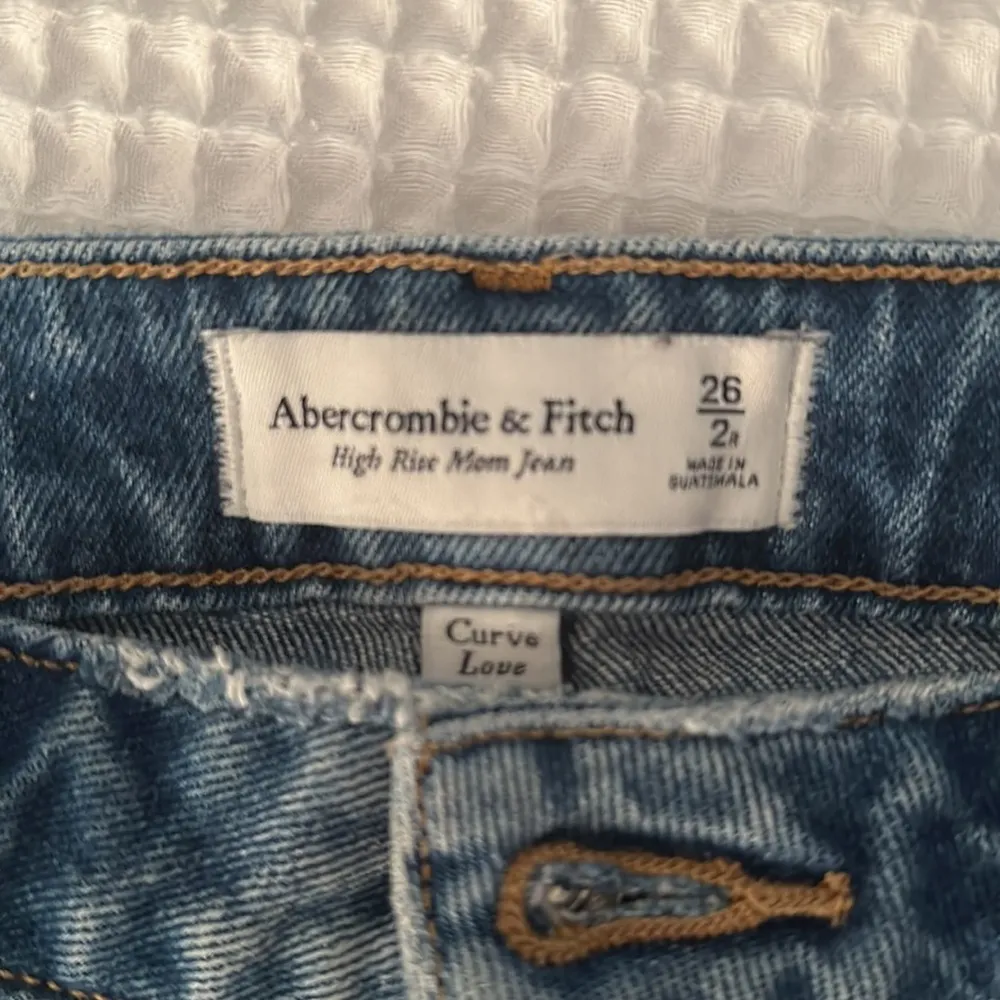 Abercrombie Curve Love Mom jeans - Image 3