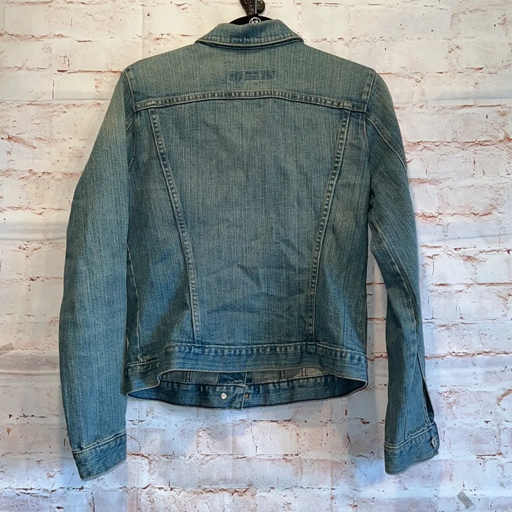 Vintage Gap jean jacket Medium mid wash pockets loose button up pockets stretch - Image 8