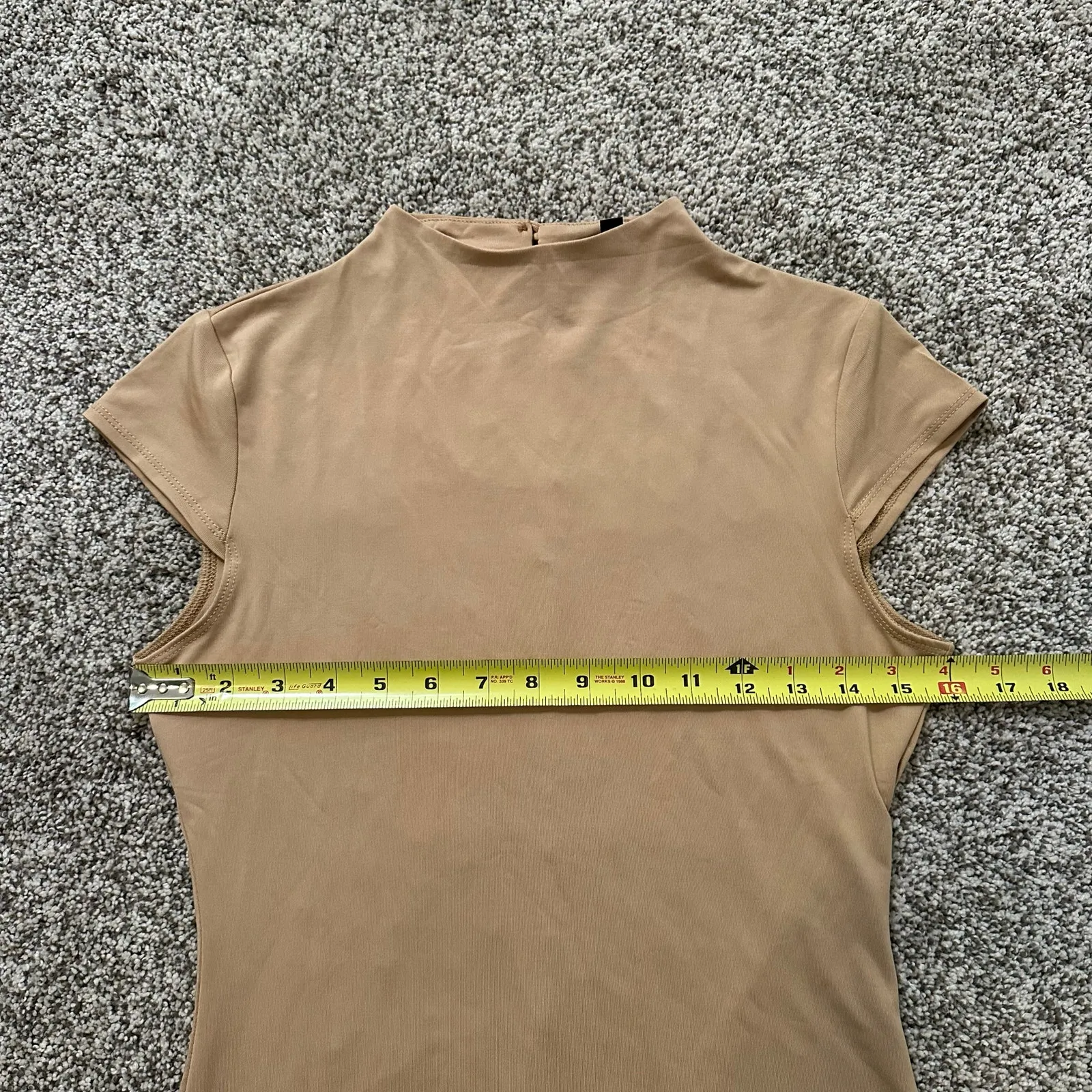 Lulus  tan mockneck short cap sleeve bodysuit size M - Image 7