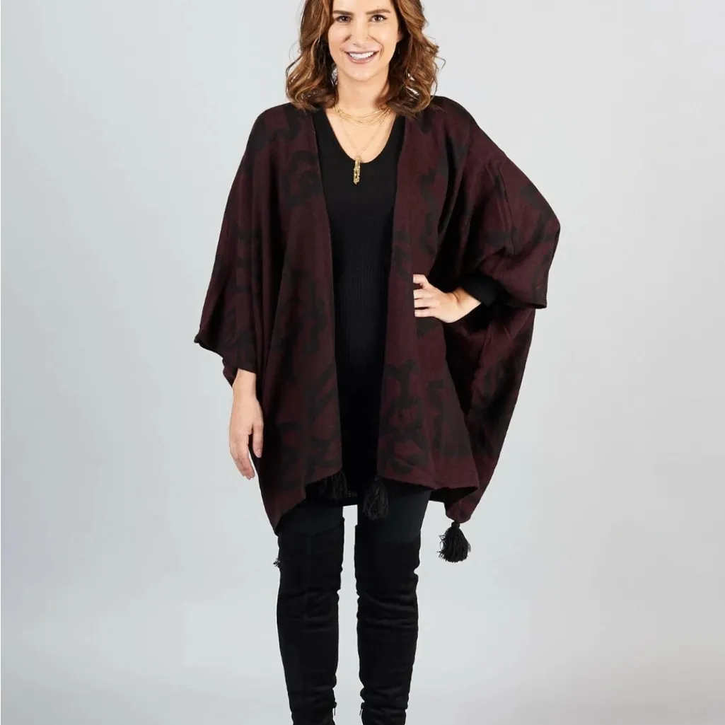 Cleobella Sevigny Capelet Shawl Poncho Throw Cape
Wrap, In Excellent Condition - Image 3