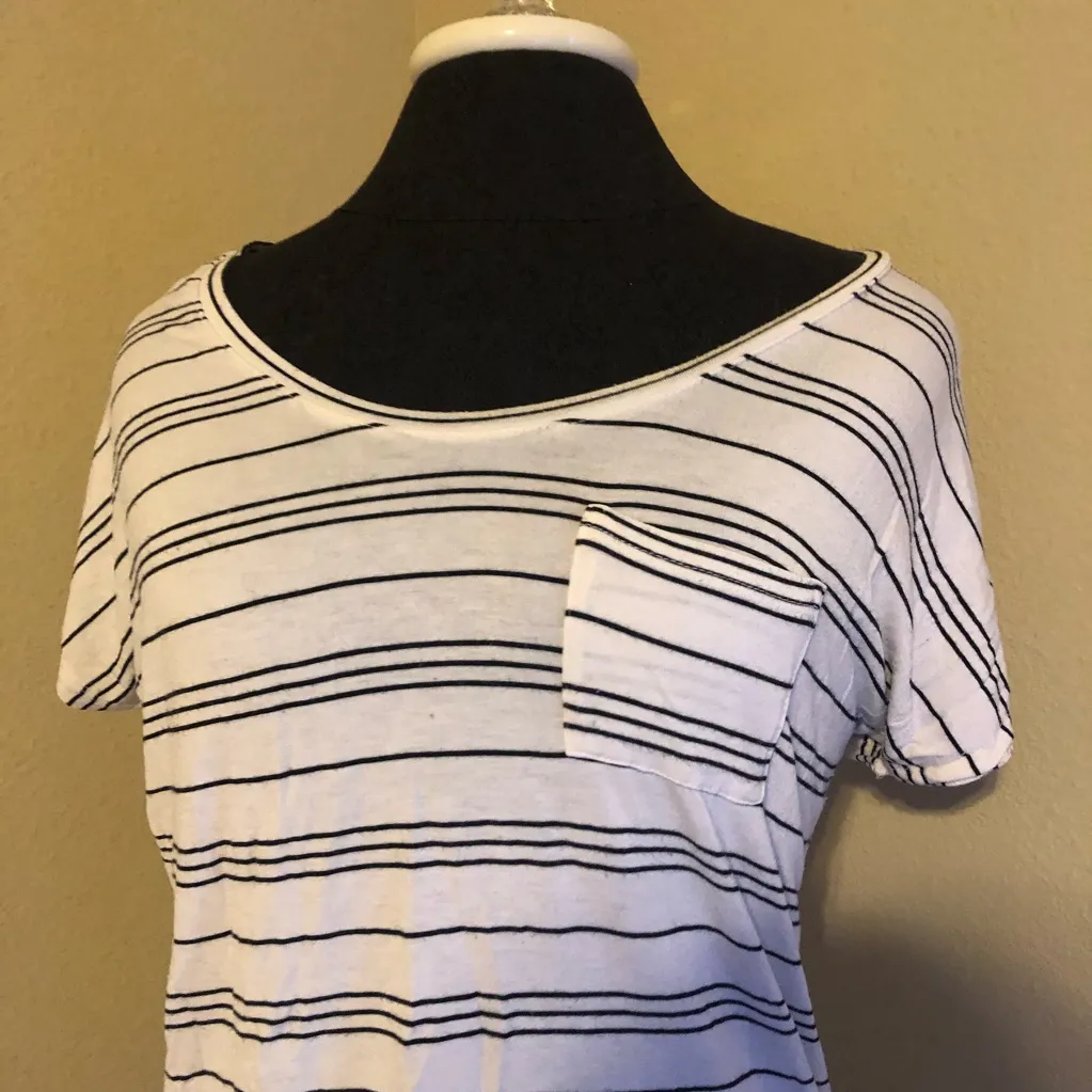 ❤️ Mossimo striped t shirt. - Image 2