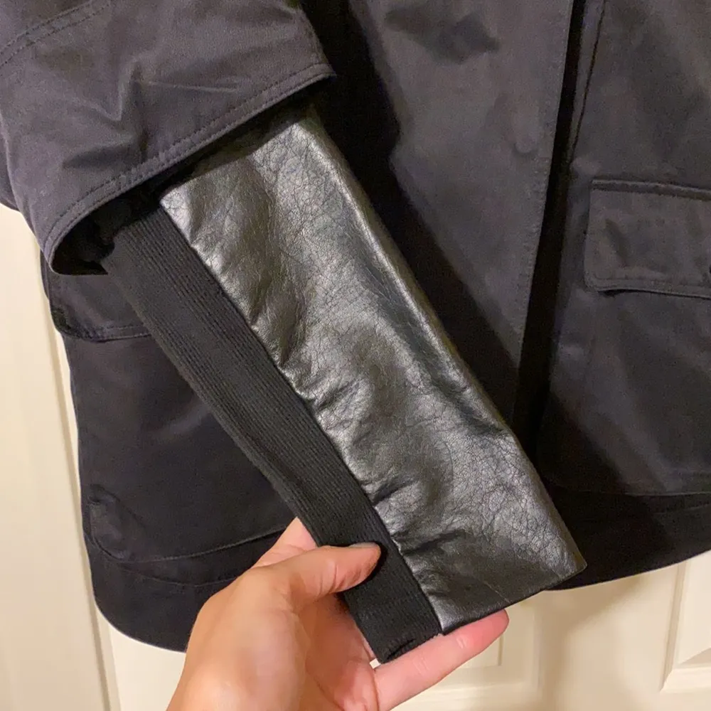 Simply Vera Vera Wang oversized faux fur black hooded coat, size small - Image 5