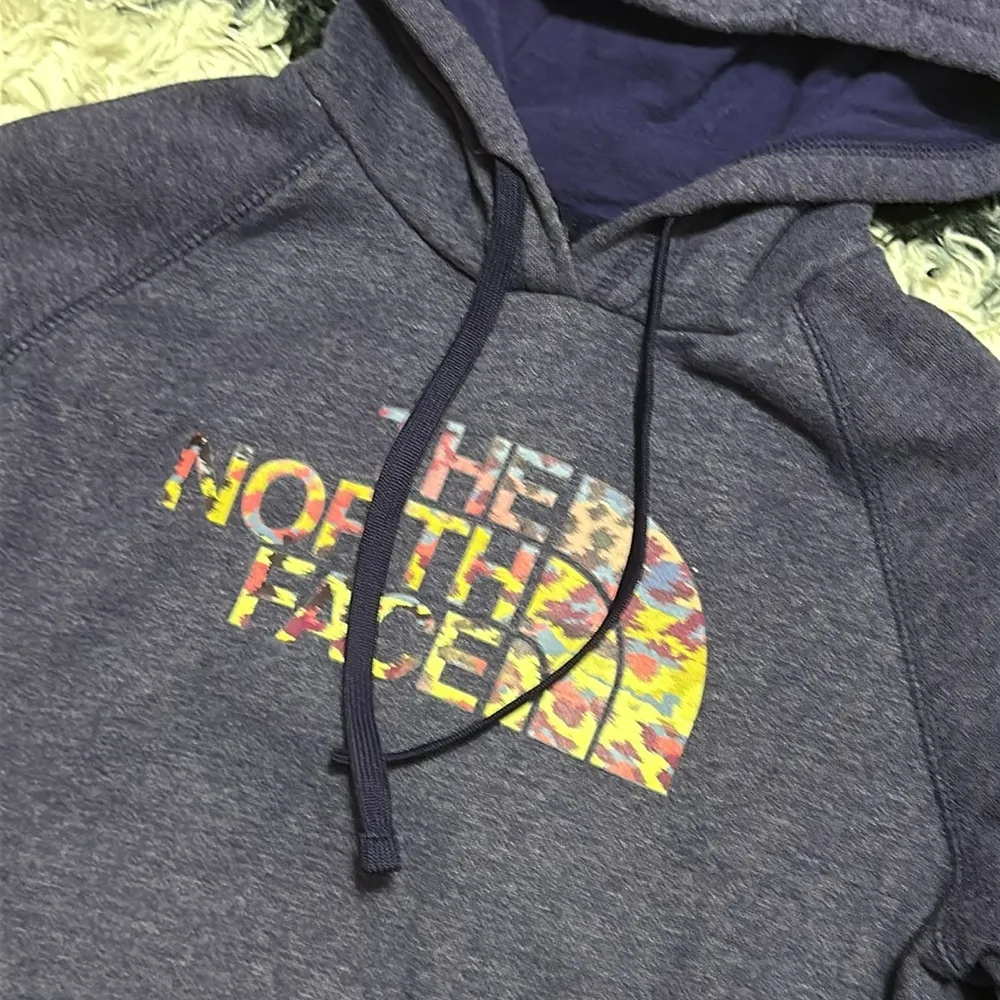 The North Face Purple Hoodie, Animal Print Logo, Sz Medium - Image 2