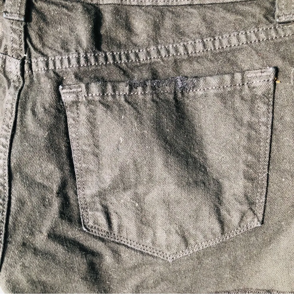 NEW  Black Jean shorts Distressed Frayed 27 - Image 6