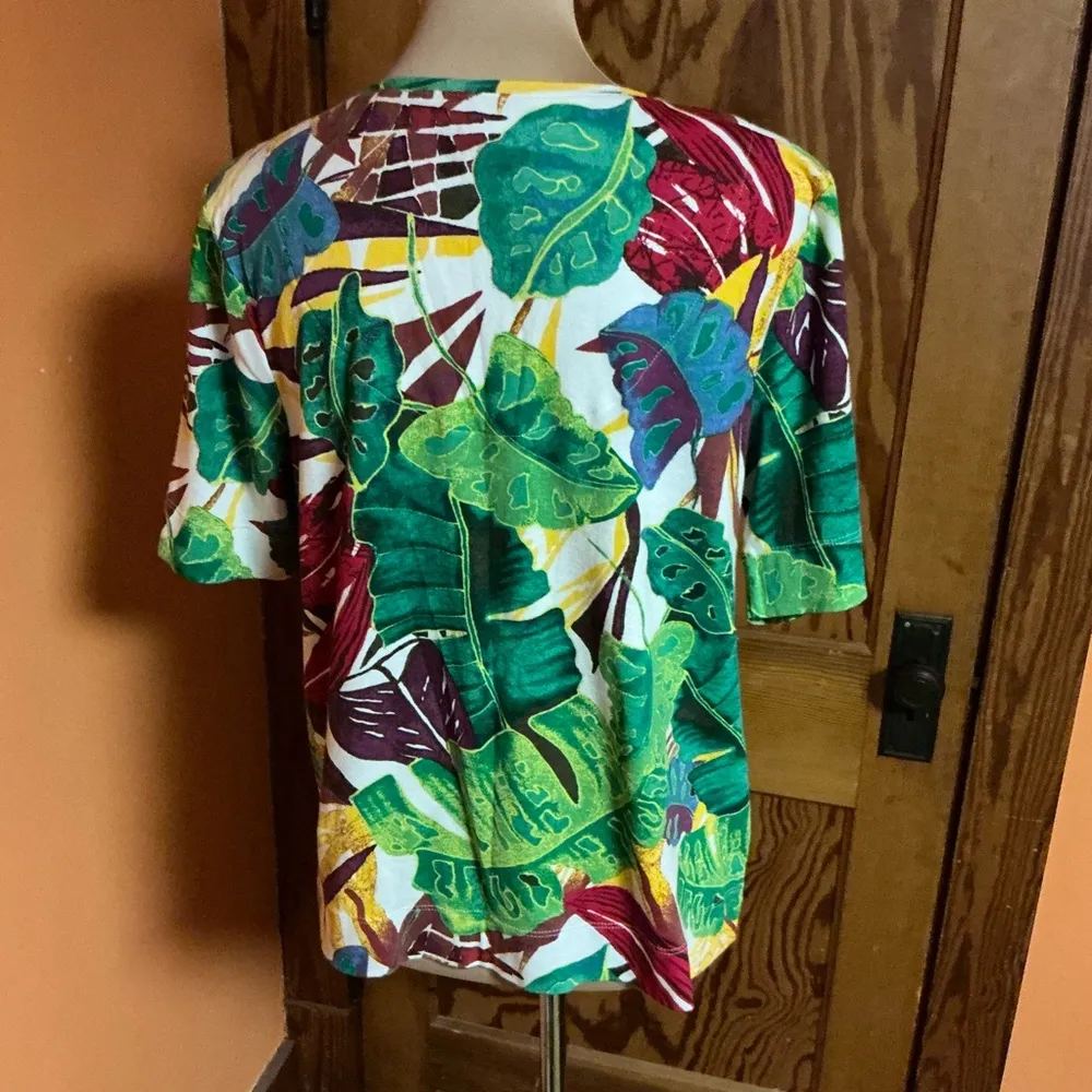 Chicos Tropical Leaves V neck Top - Image 9