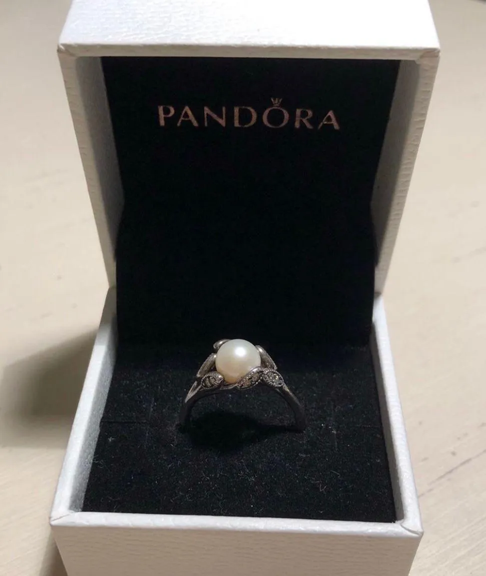Pandora Luminous Leaves Pearl Ring - Image 4