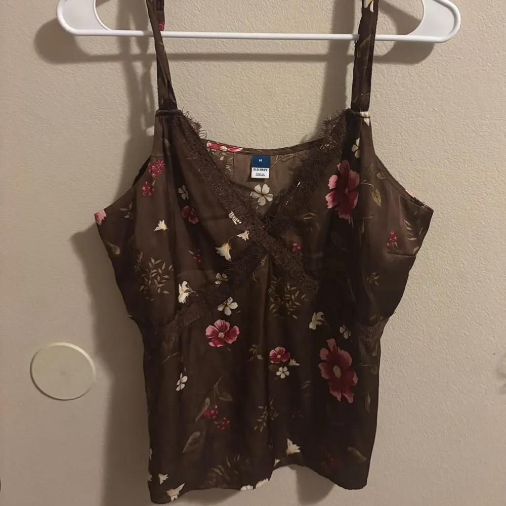Old navy top BNWT - Image 3