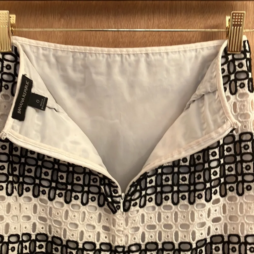 Banana Republic cottage core black and white rugby lace pencil skirt size 0 - Image 9