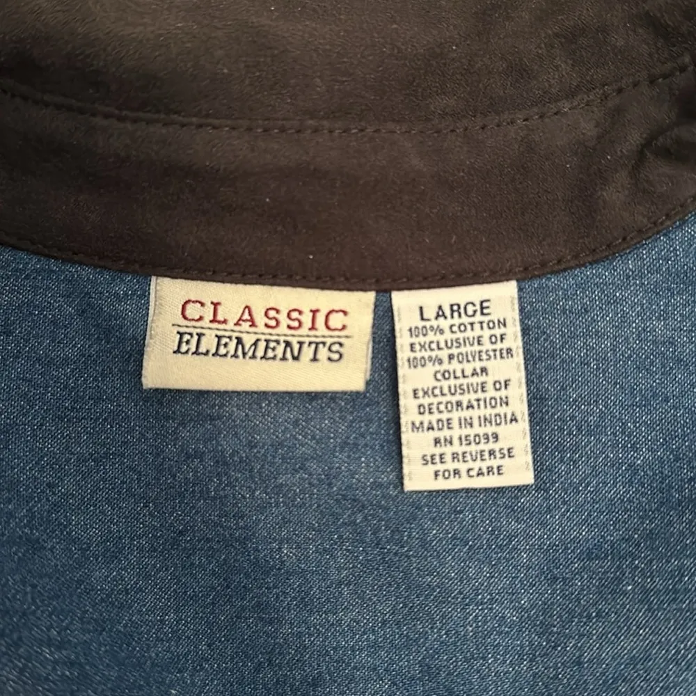 Classic Elements Vintage Fall Denim Button Down - Image 3
