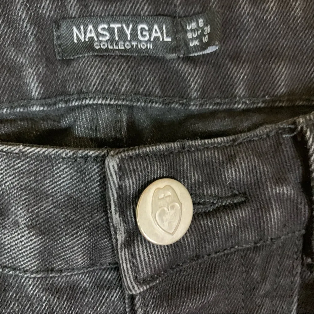 Nasty‎ Gal Black High Rise Mom Jeans Raw Hem Contrast Stitching 6 - Image 5