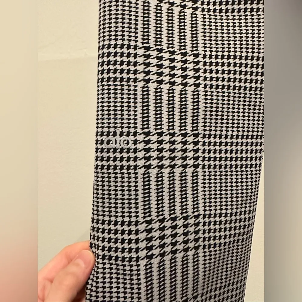 Alo Jacquard High-Waist Glenplaid Flutter Legging - Image 10